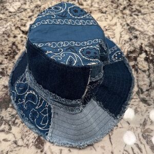 Zara Blue Paisley Bucket Hat.. nwt ..authentic ..